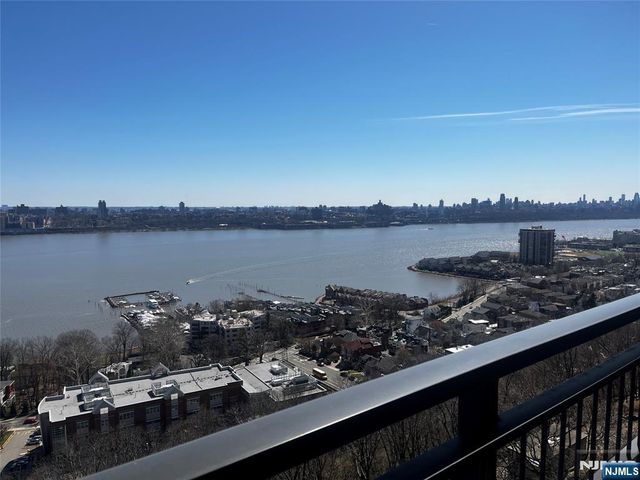 4 Horizon Road 1210, Fort Lee, NJ 07024