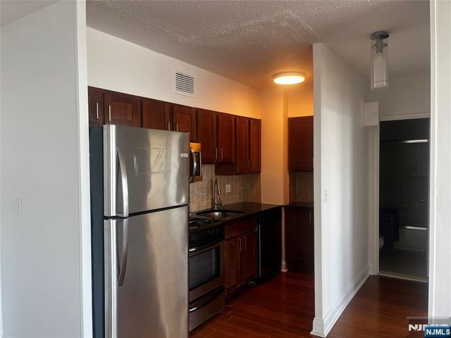 4 Horizon Road 1210, Fort Lee, NJ 07024