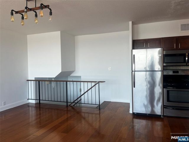 4 Horizon Road 1210, Fort Lee, NJ 07024