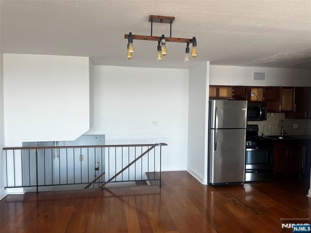 4 Horizon Road 1210, Fort Lee, NJ 07024