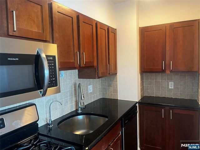 4 Horizon Road 1210, Fort Lee, NJ 07024