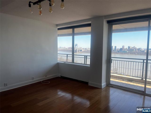 4 Horizon Road 1210, Fort Lee, NJ 07024