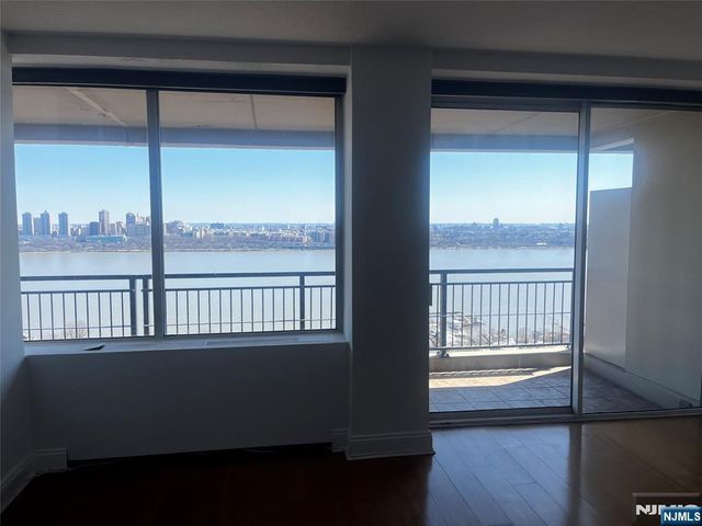 4 Horizon Road 1210, Fort Lee, NJ 07024
