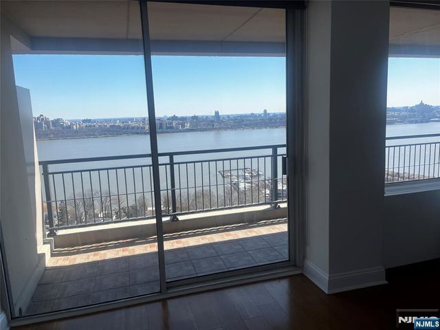 4 Horizon Road 1210, Fort Lee, NJ 07024