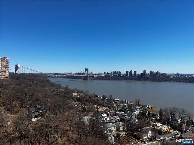 4 Horizon Road 1210, Fort Lee, NJ 07024