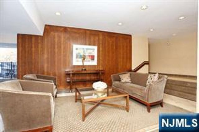 4 Horizon Road 1210, Fort Lee, NJ 07024