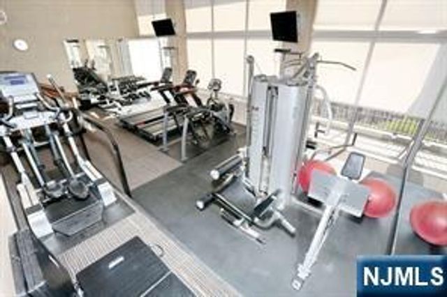 4 Horizon Road 1210, Fort Lee, NJ 07024