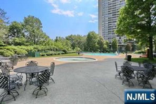 4 Horizon Road 1210, Fort Lee, NJ 07024