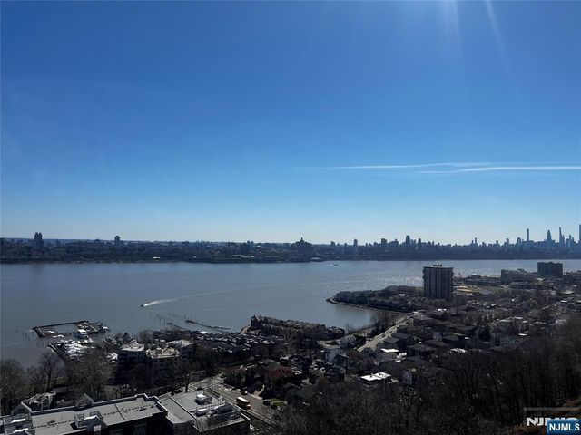 4 Horizon Road 1210, Fort Lee, NJ 07024