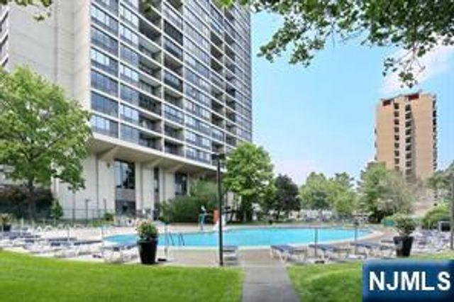 4 Horizon Road 1210, Fort Lee, NJ 07024