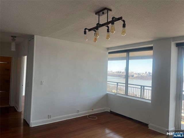 4 Horizon Road 1210, Fort Lee, NJ 07024