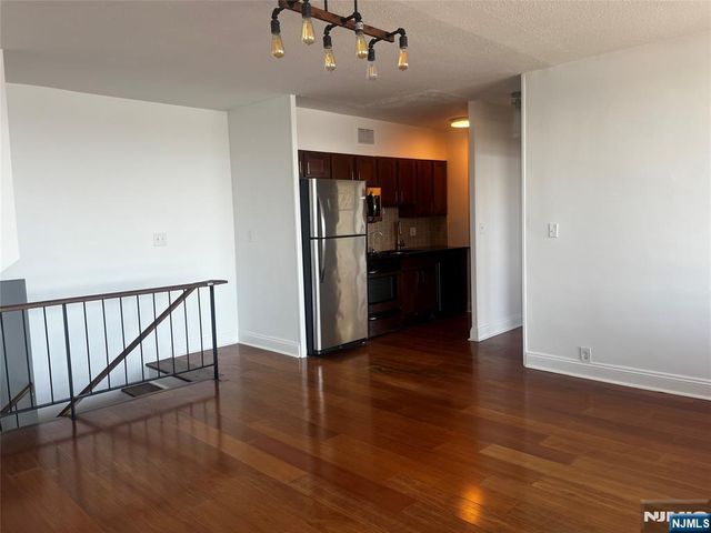 4 Horizon Road 1210, Fort Lee, NJ 07024