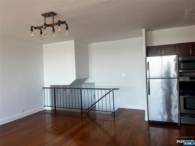 4 Horizon Road 1210, Fort Lee, NJ 07024