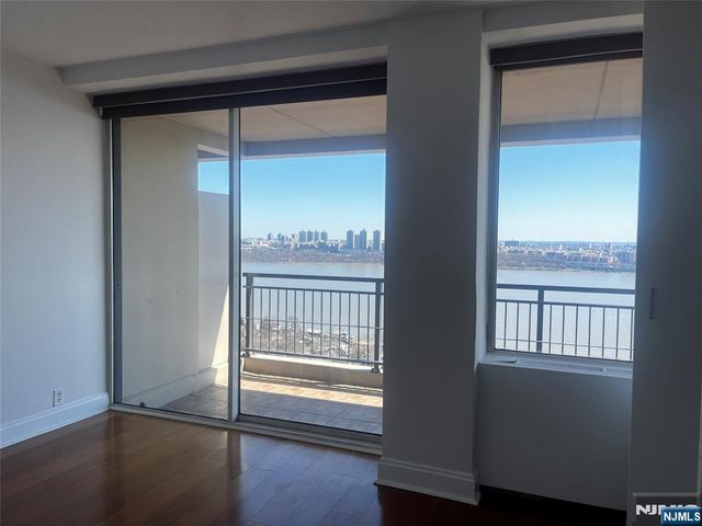 4 Horizon Road 1210, Fort Lee, NJ 07024