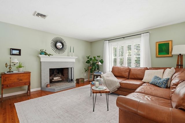 29 Walter Faunce Rd, Kingston, MA 02364