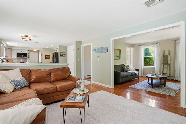 29 Walter Faunce Rd, Kingston, MA 02364
