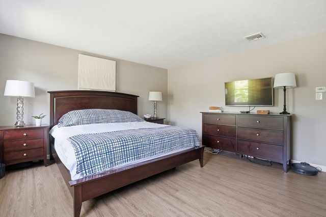 29 Walter Faunce Rd, Kingston, MA 02364