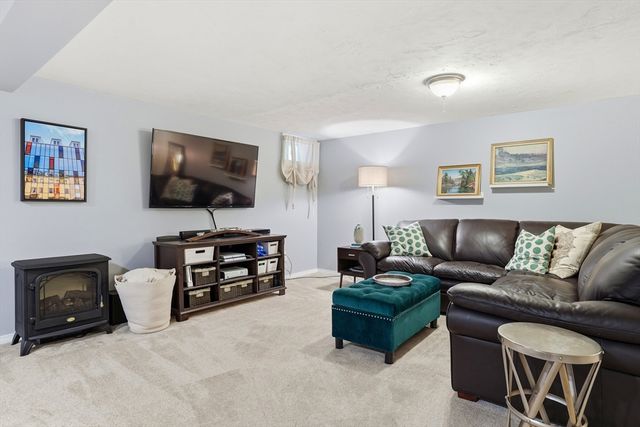 29 Walter Faunce Rd, Kingston, MA 02364