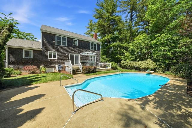 29 Walter Faunce Rd, Kingston, MA 02364