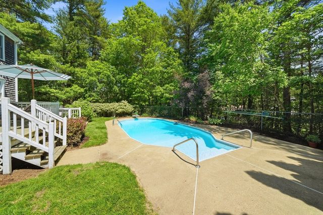 29 Walter Faunce Rd, Kingston, MA 02364
