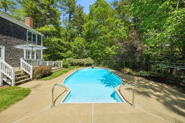 29 Walter Faunce Rd, Kingston, MA 02364