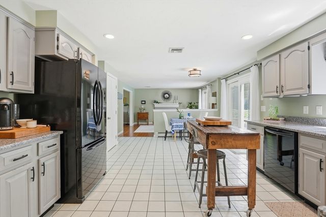 29 Walter Faunce Rd, Kingston, MA 02364