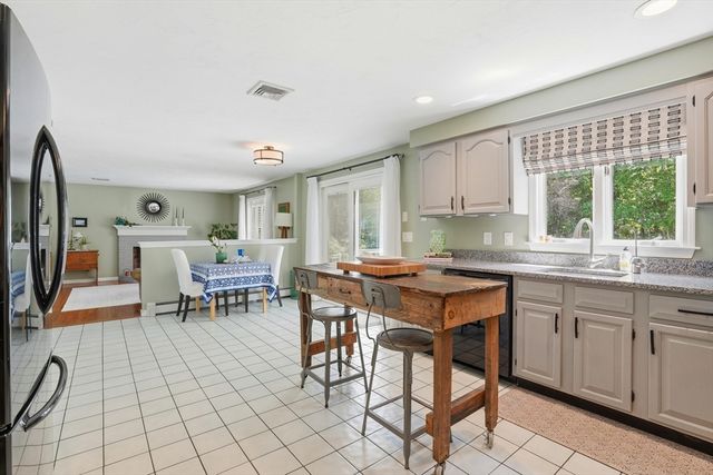 29 Walter Faunce Rd, Kingston, MA 02364