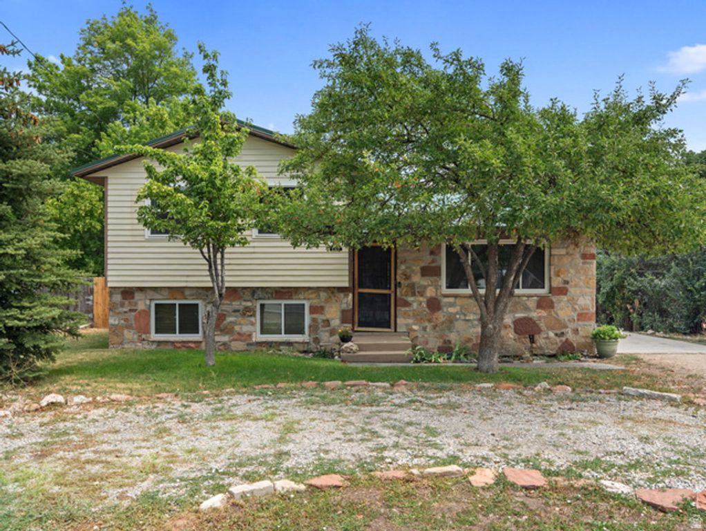 143 S CENTER ST, Midway, UT 84049 — exterior