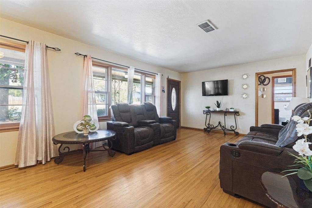 6051 Black Oak Lane, Fort Worth, TX 76114 — photo 2
