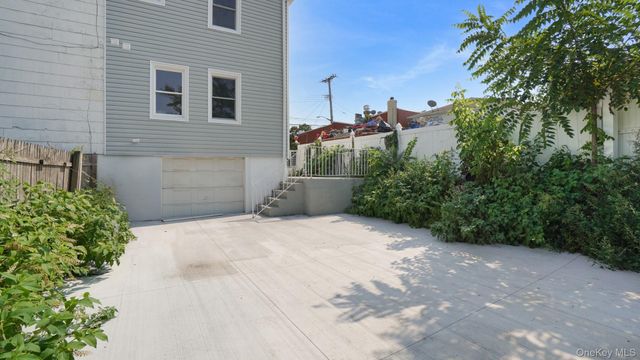 190-13 109th Road, Saint Albans, NY 11412
