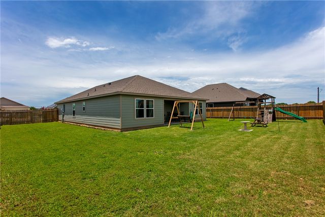 137 Windmill Road, Snook, TX 77878