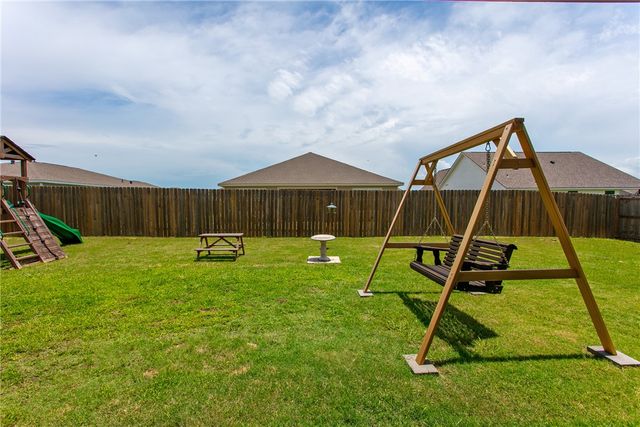 137 Windmill Road, Snook, TX 77878