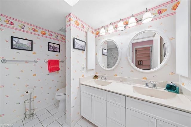 2162 Egret CIR, Sanibel, FL 33957