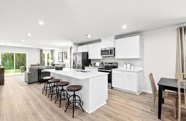 113 Grand Oak Circle, Union City, GA 30291