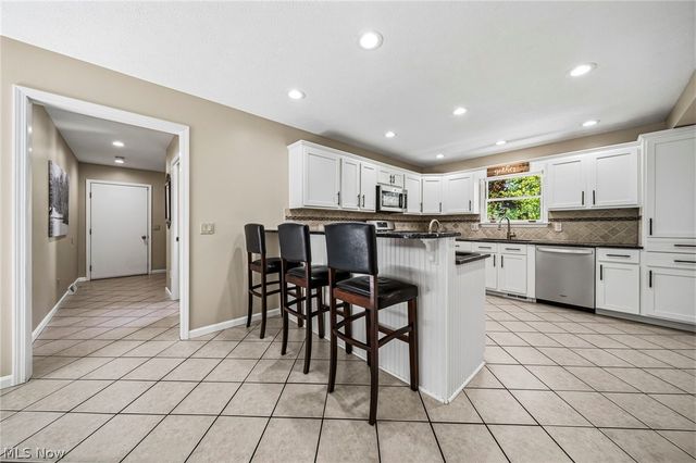 11790 Arbor Glen Drive, Chardon, OH 44024