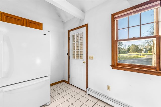 23 Meadowood Ln, Falmouth, MA 02536