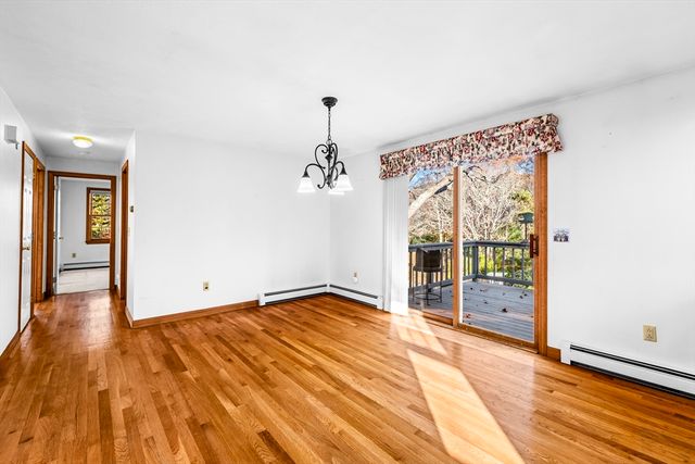 23 Meadowood Ln, Falmouth, MA 02536