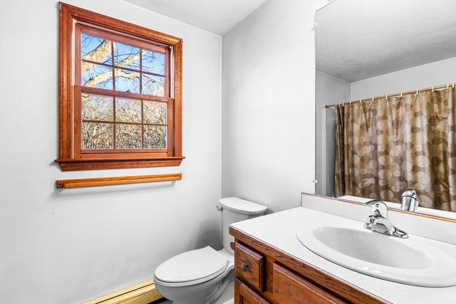 23 Meadowood Ln, Falmouth, MA 02536