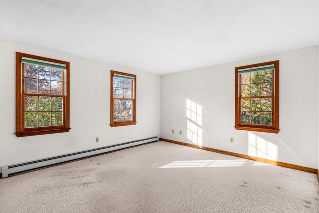 23 Meadowood Ln, Falmouth, MA 02536