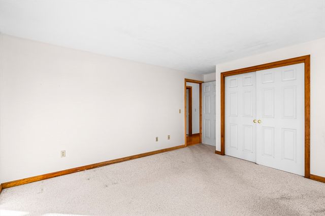 23 Meadowood Ln, Falmouth, MA 02536