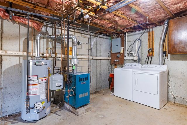 23 Meadowood Ln, Falmouth, MA 02536