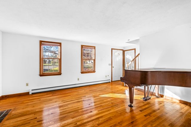 23 Meadowood Ln, Falmouth, MA 02536