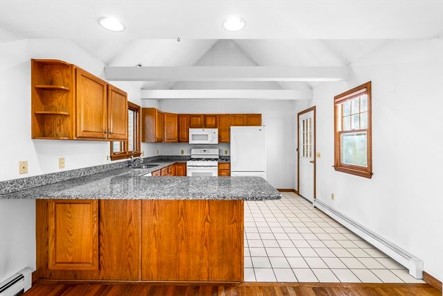 23 Meadowood Ln, Falmouth, MA 02536