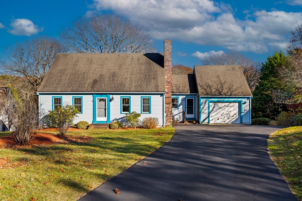 23 Meadowood Ln, Falmouth, MA 02536