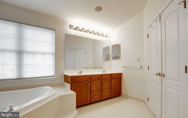 25859 KIRKWOOD SQ, Chantilly, VA 20152