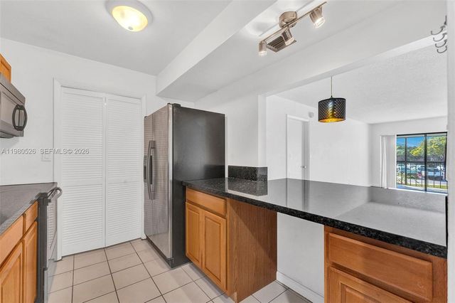 230 Lakeview Dr 206, Weston, FL 33326