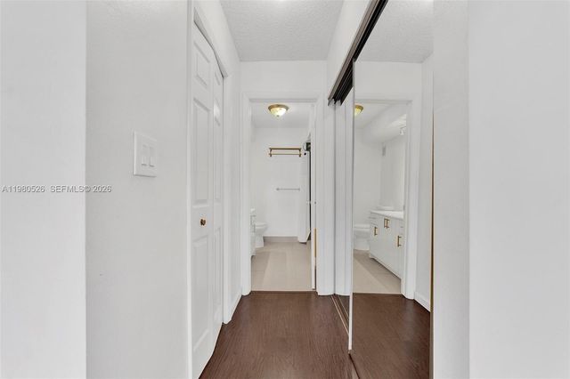 230 Lakeview Dr 206, Weston, FL 33326