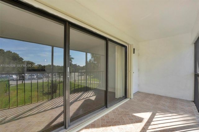 230 Lakeview Dr 206, Weston, FL 33326