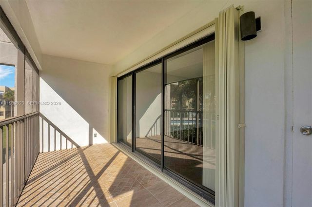 230 Lakeview Dr 206, Weston, FL 33326