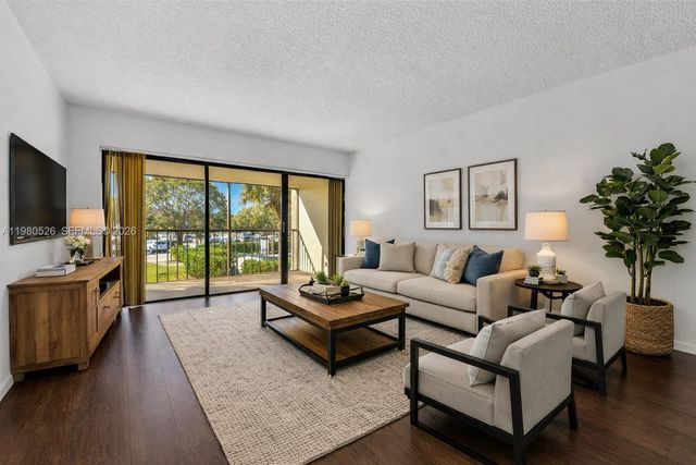 230 Lakeview Dr 206, Weston, FL 33326